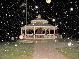 VETERANS MEMORIAL DURING THE HOLIDAY SEASON